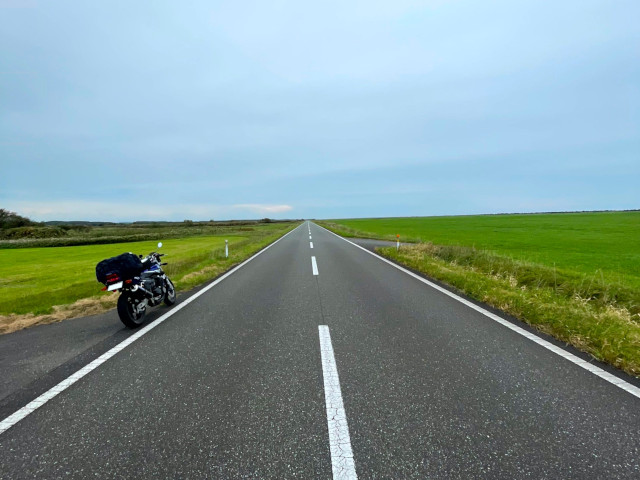 エサヌカ線の直線道路