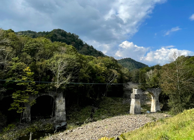 旧鉄道の橋脚